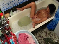Vicky : Spycam films a teen going solo in the bathtub : sex scene #5